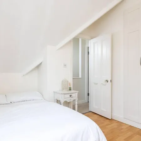 Apartament Homely 3 Bedroom House With A Balcony In Donnybrook