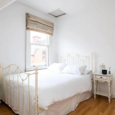 Homely 3 Bedroom House With A Balcony In Donnybrook Appartamento